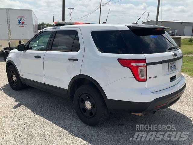 Ford Explorer 自動車