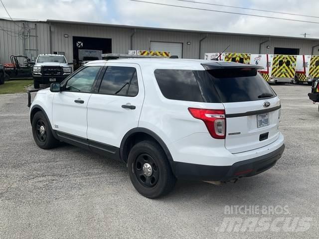Ford Explorer 自動車