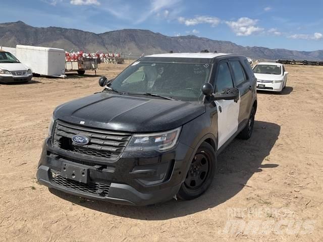 Ford Explorer 自動車