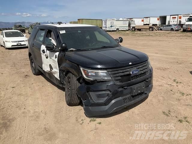 Ford Explorer 自動車