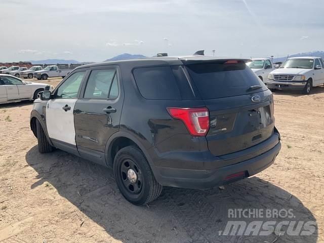 Ford Explorer 自動車