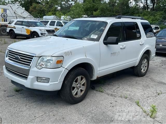 Ford Explorer 自動車