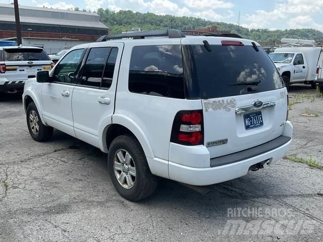 Ford Explorer 自動車