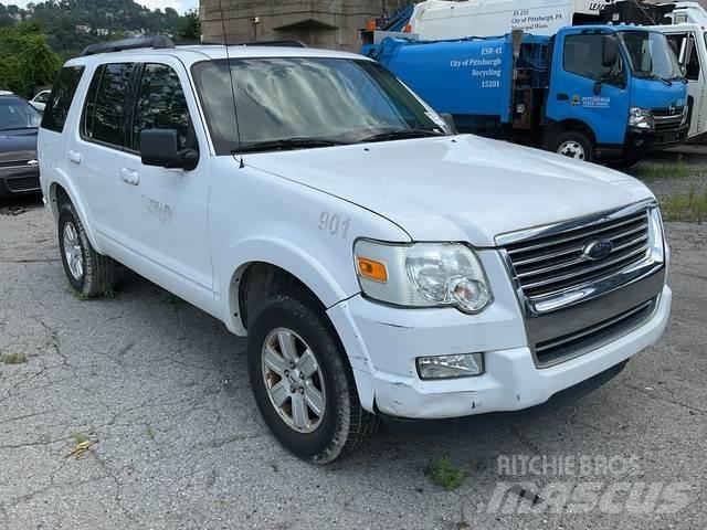 Ford Explorer 自動車