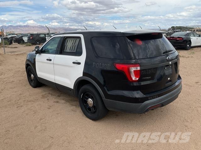 Ford Explorer 自動車