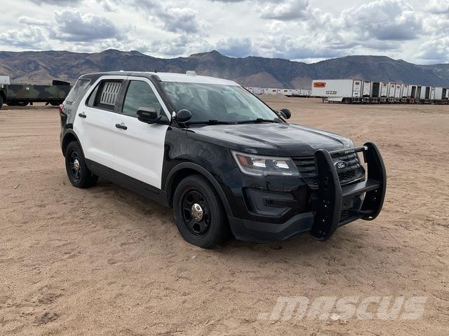 Ford Explorer 自動車