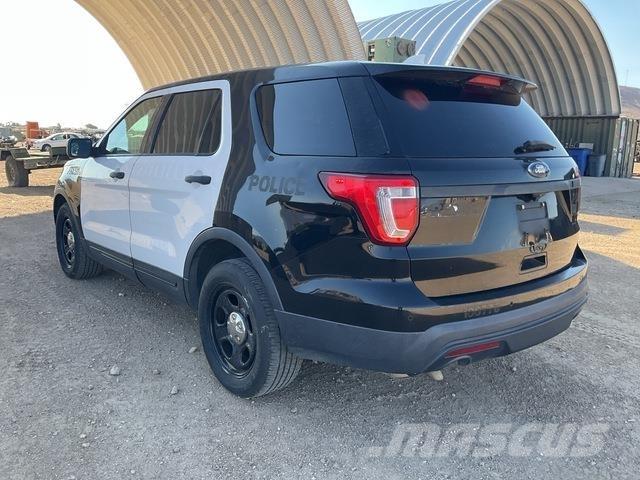 Ford Explorer 自動車