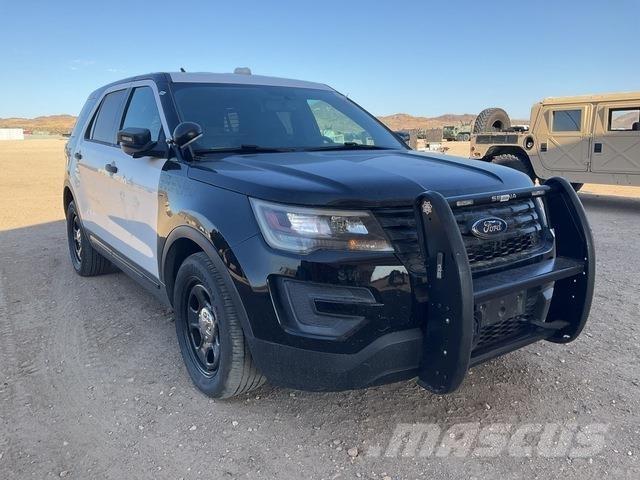 Ford Explorer 自動車