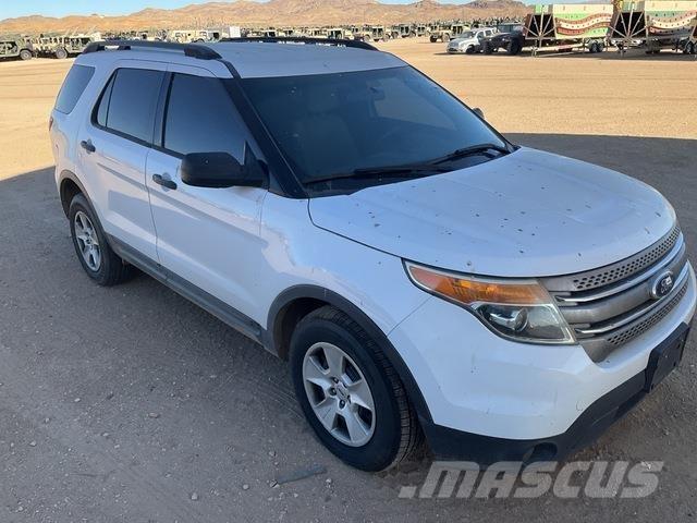 Ford Explorer 自動車