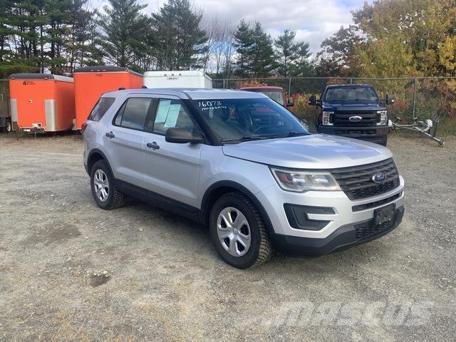 Ford Explorer 自動車