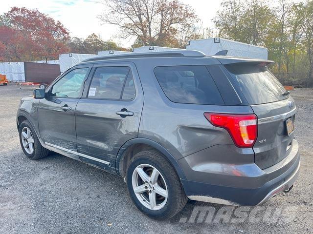 Ford Explorer 自動車