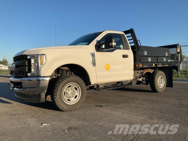 Ford F-250 平ボディー