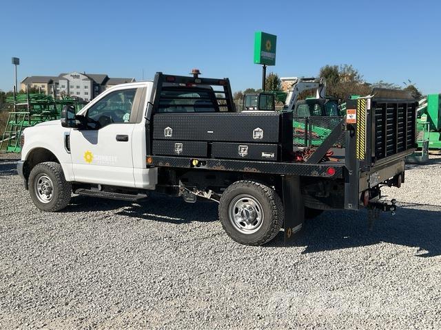 Ford F-250 平ボディー