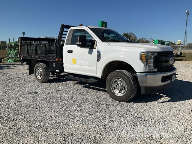 Ford F-250 平ボディー