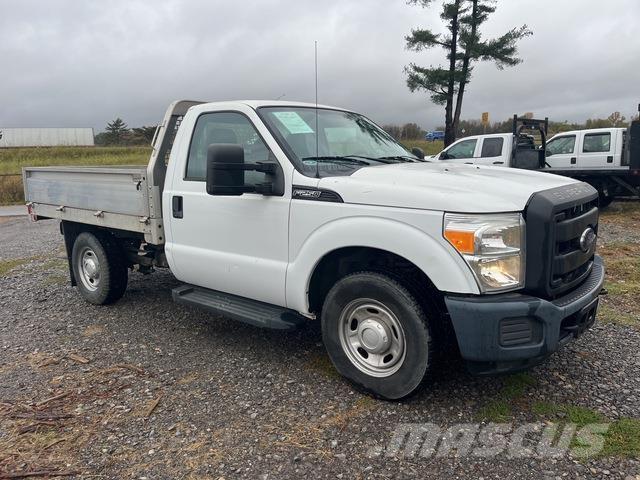 Ford F-250 平ボディー