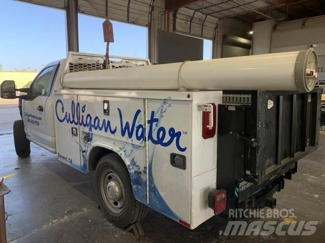 Ford F-250 多目的／汎用車両