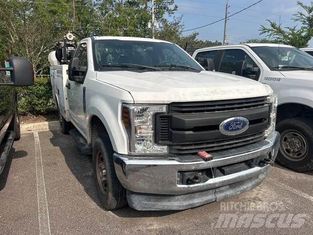 Ford F-250 多目的／汎用車両