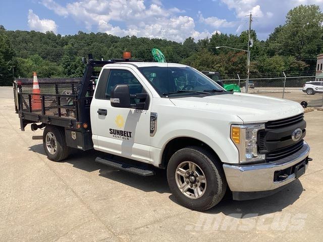 Ford F-250 平ボディー