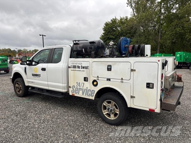 Ford F-250 多目的／汎用車両