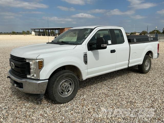 Ford F-250 ピックアップ／ドロップサイド