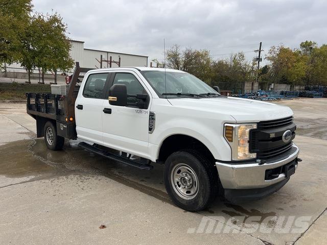 Ford F-250 平ボディー
