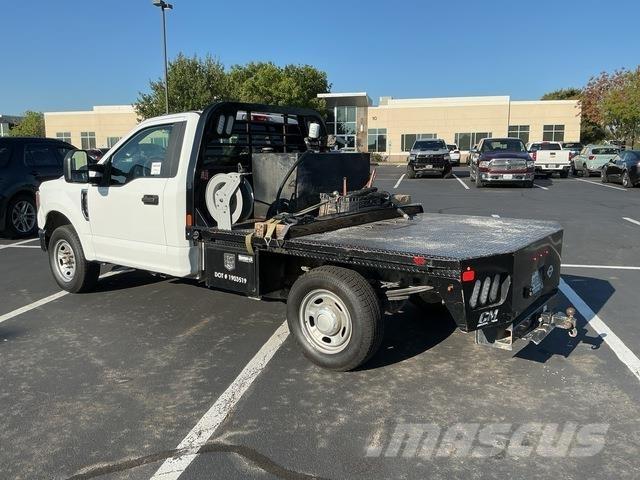 Ford F-350 平ボディー