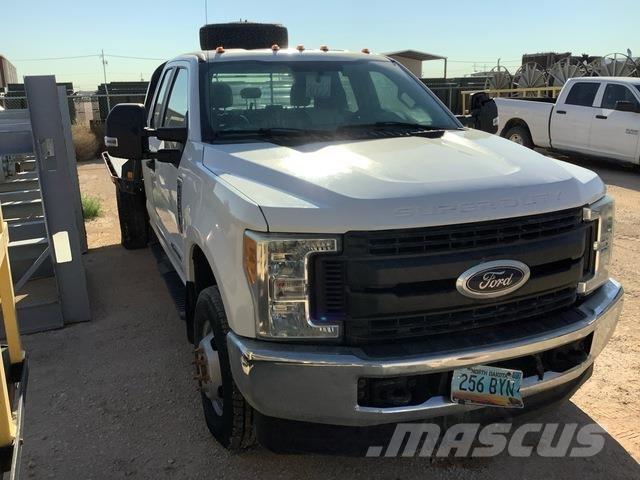 Ford F-350 平ボディー