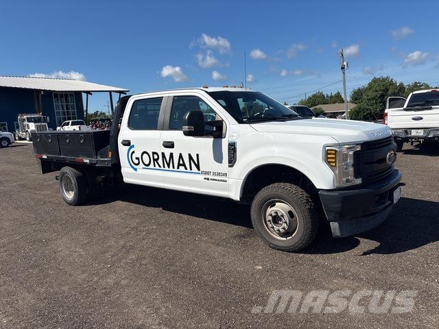 Ford F-350 平ボディー