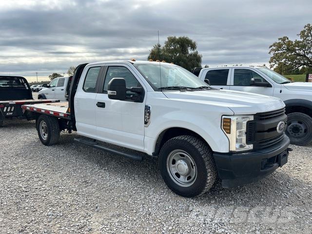 Ford F-350 平ボディー
