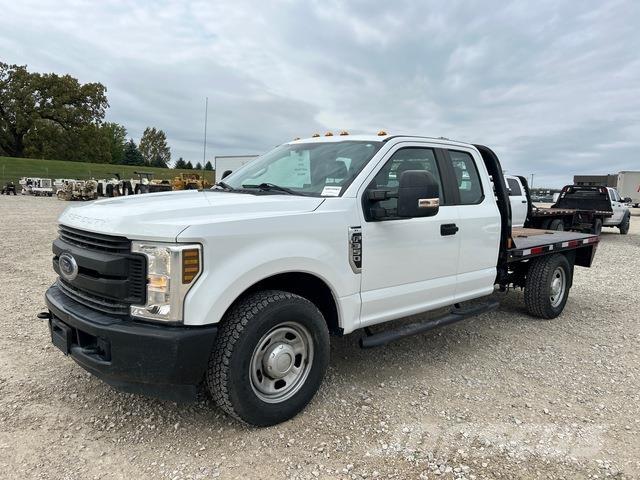 Ford F-350 平ボディー
