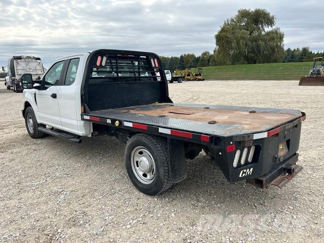 Ford F-350 平ボディー