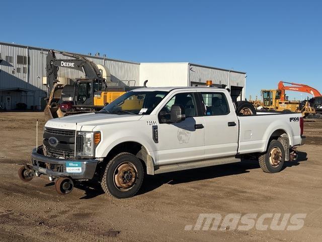 Ford F-350 ピックアップ／ドロップサイド