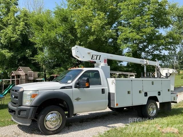 Ford F-450 トラック高所作業車