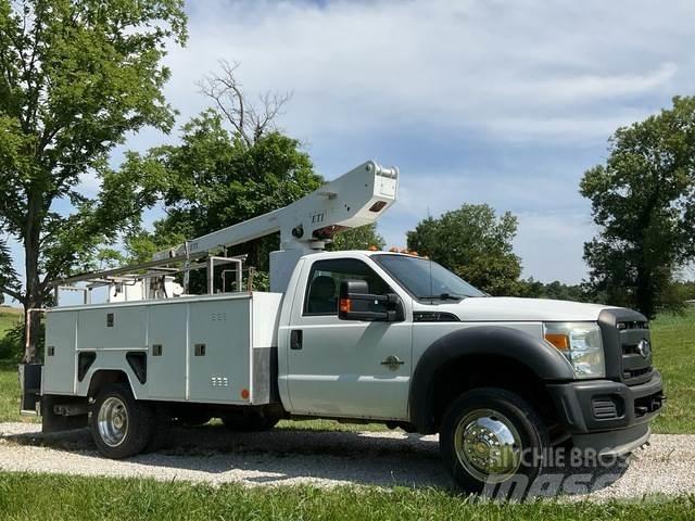 Ford F-450 トラック高所作業車