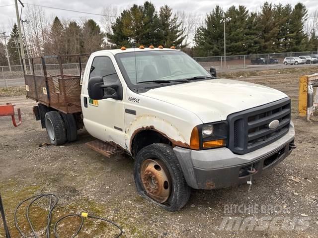 Ford F-450 平ボディー