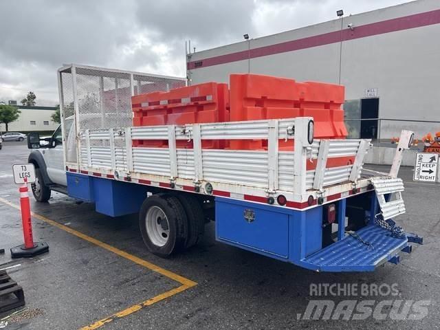 Ford F-450 平ボディー