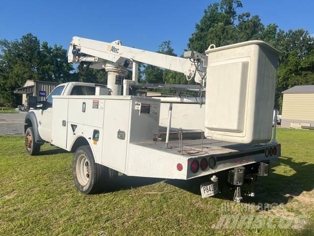 Ford F-450 トラック高所作業車