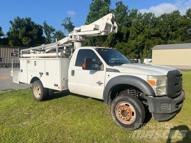 Ford F-450 トラック高所作業車
