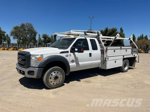 Ford F-450 平ボディー