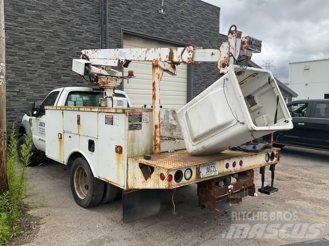Ford F-450 トラック高所作業車