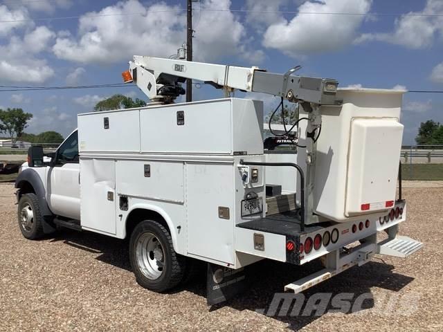 Ford F-450 トラック高所作業車