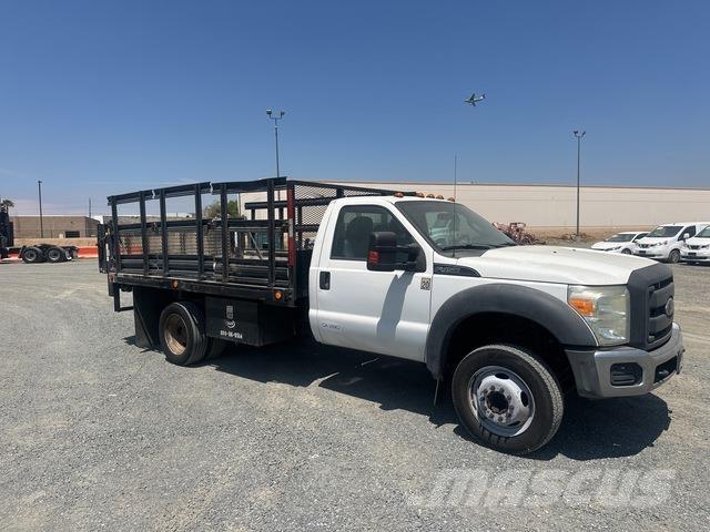 Ford F-450 平ボディー