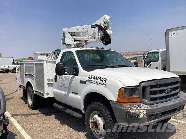 Ford F-450 トラック高所作業車