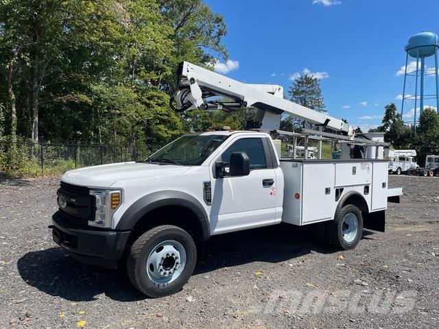Ford F-450 トラック高所作業車