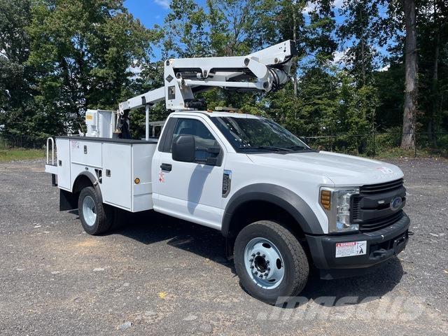 Ford F-450 トラック高所作業車