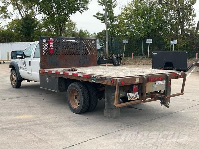 Ford F-450 平ボディー