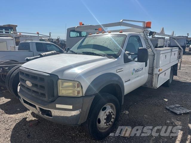 Ford F-450 平ボディー