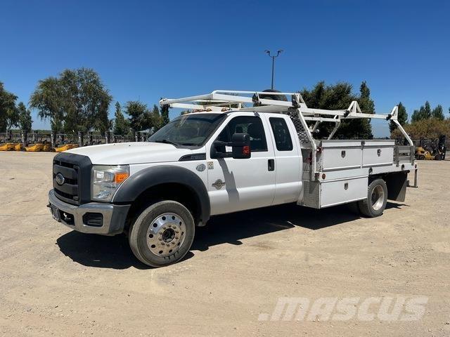 Ford F-450 平ボディー