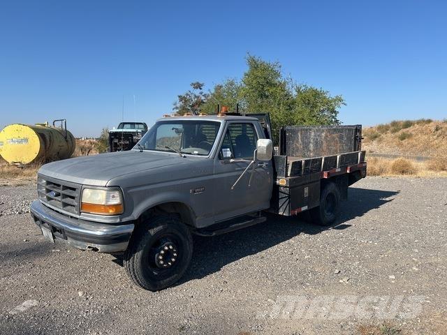Ford F-450 平ボディー