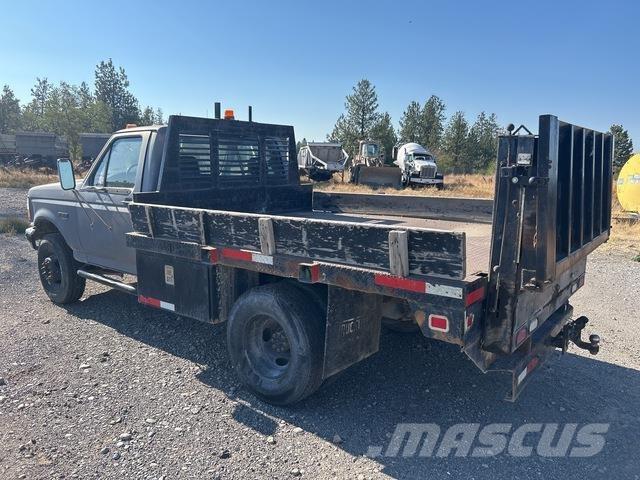 Ford F-450 平ボディー
